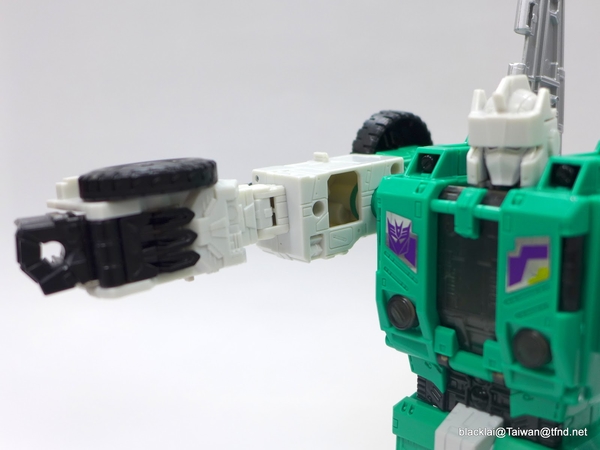 Generations Titans Return Sixshot   In Hand Photos Of Wave 3 Leader Class Figure  (11 of 89)